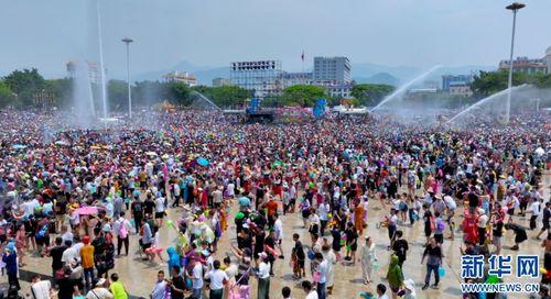 云南泼水节视频,共度云南泼水节盛况