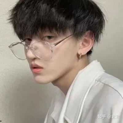 气质男生图片,魅力四溢的青春风采