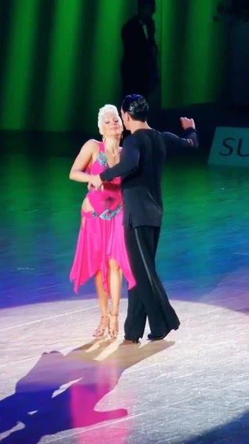 交谊舞曲视频,交谊舞曲视频魅力瞬间