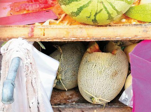 吃哈密瓜拉黑大便,揭秘吃哈密瓜拉黑大便的神奇效果