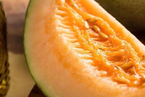 吃哈密瓜拉黑大便,揭秘吃哈密瓜拉黑大便的神奇效果