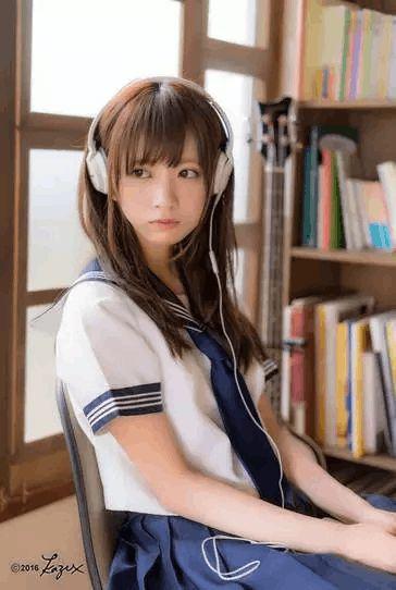 日本 宅男女神,魅力四溢的虚拟偶像传奇