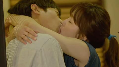 女星诱惑床吻戏视频,揭秘女星床吻戏幕后真相