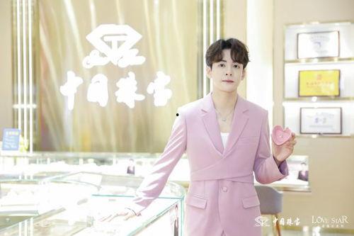 曾舜晞会几国语言