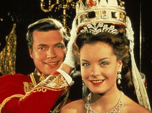 茜茜公主第一部国语,宫廷风云初现