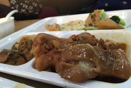 吃猪蹄的视频,一口咬下满满的胶原蛋白！