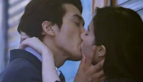 疯狂狂吻床戏,一场床戏引发的疯狂故事