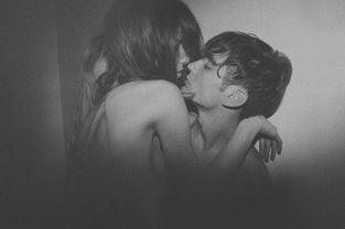 暧昧图片,暧昧光影下的情感迷局