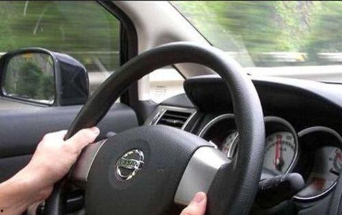 标准单手打方向盘视频,跟随专业视频学操控